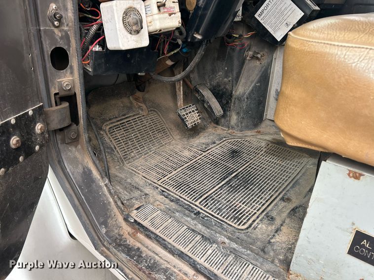 image for item EK2769 1994 International 4900 digger derrick truck