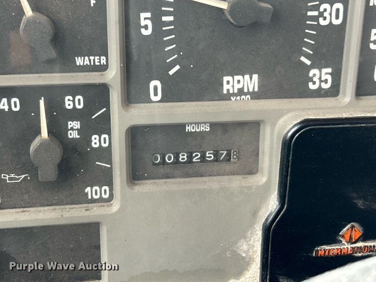 image for item EK2769 1994 International 4900 digger derrick truck