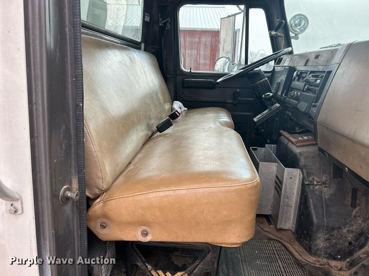 image for item EK2769 1994 International 4900 digger derrick truck