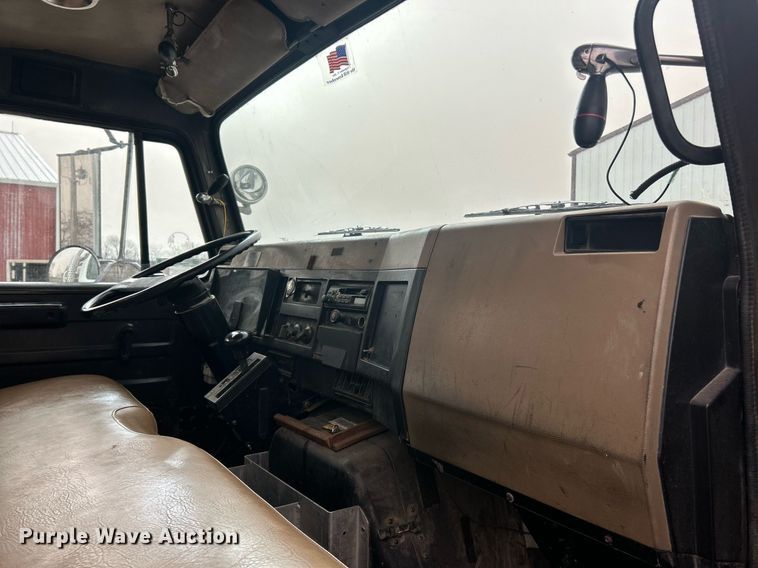 image for item EK2769 1994 International 4900 digger derrick truck