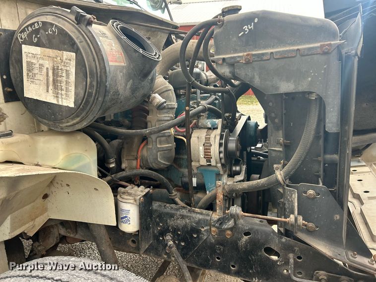 image for item EK2769 1994 International 4900 digger derrick truck