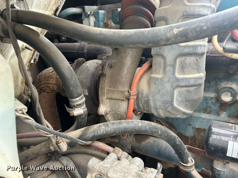 image for item EK2769 1994 International 4900 digger derrick truck