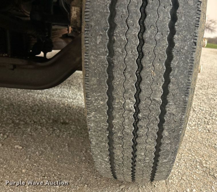 image for item EK2769 1994 International 4900 digger derrick truck