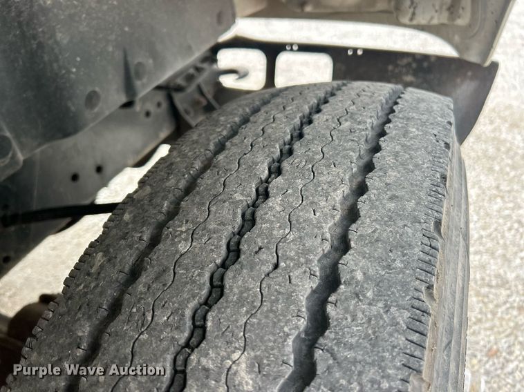 image for item EK2769 1994 International 4900 digger derrick truck