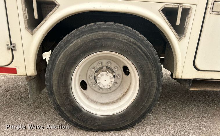 image for item EK2769 1994 International 4900 digger derrick truck