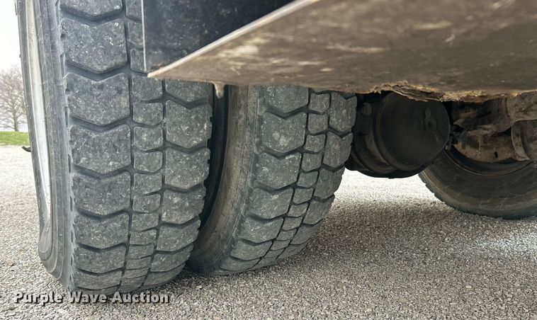 image for item EK2769 1994 International 4900 digger derrick truck