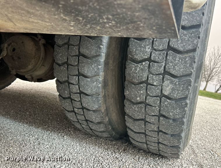 image for item EK2769 1994 International 4900 digger derrick truck