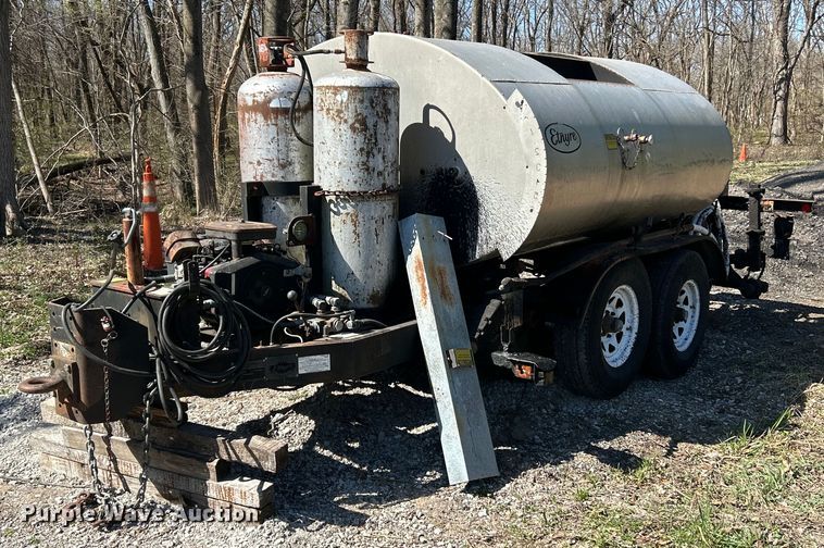 image for item EK2773 1999 Etnyre Maintenance Unit oil distributor trailer