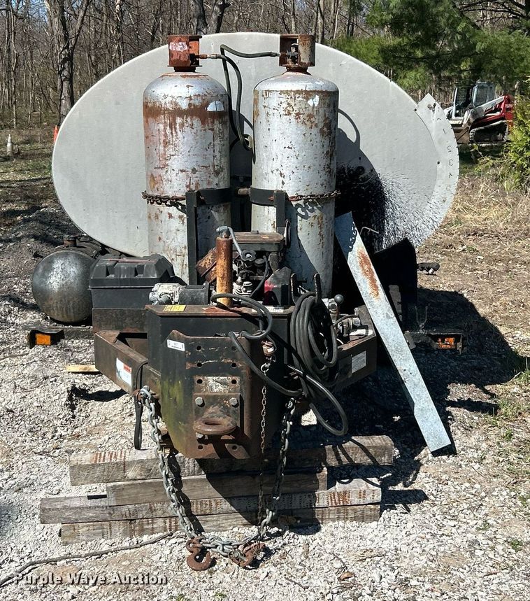 image for item EK2773 1999 Etnyre Maintenance Unit oil distributor trailer