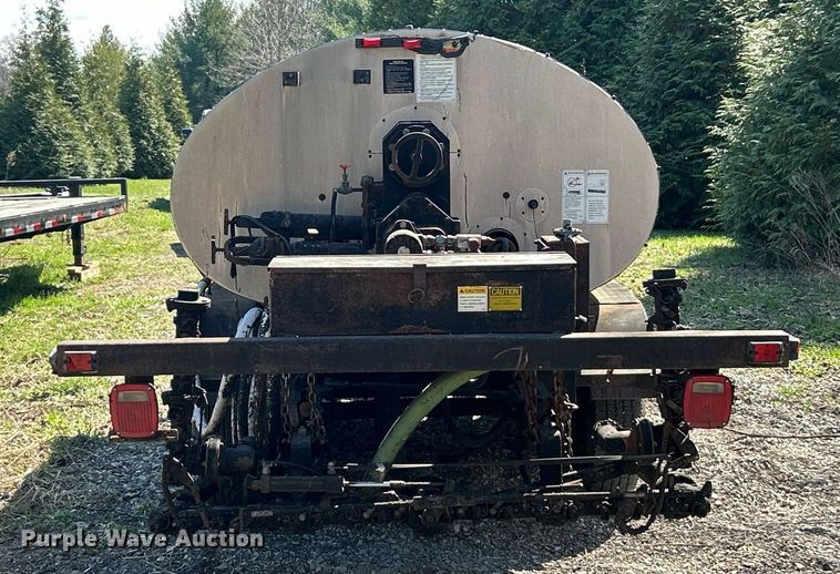 image for item EK2773 1999 Etnyre Maintenance Unit oil distributor trailer