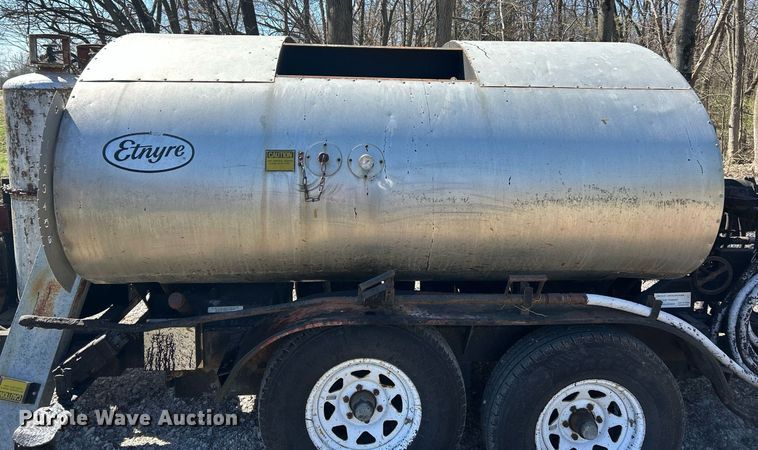 image for item EK2773 1999 Etnyre Maintenance Unit oil distributor trailer