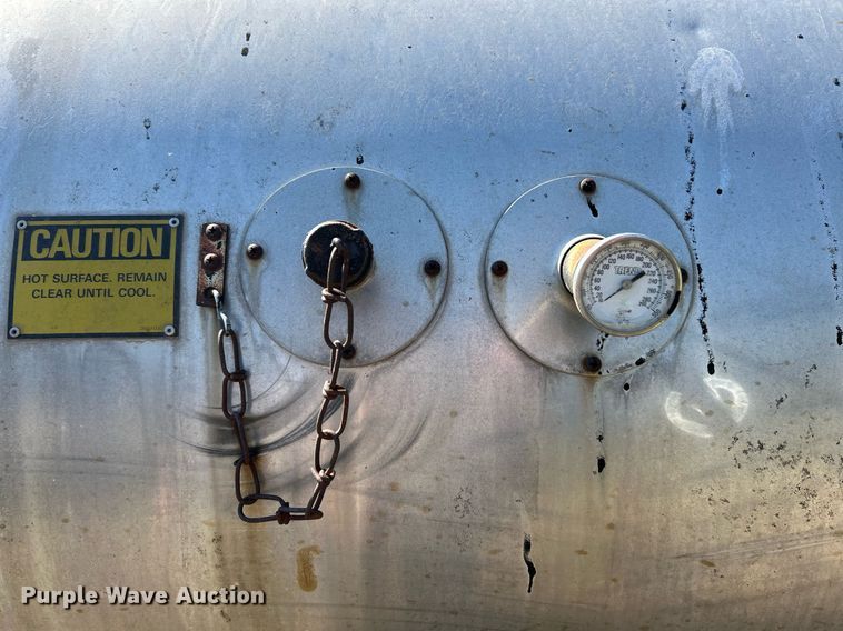 image for item EK2773 1999 Etnyre Maintenance Unit oil distributor trailer