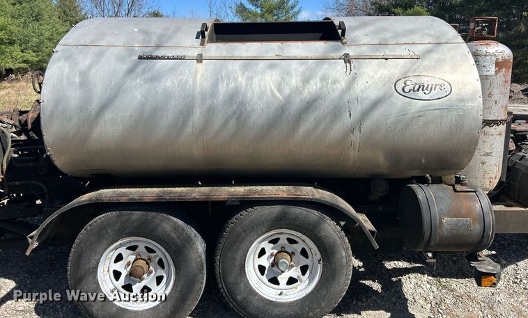 image for item EK2773 1999 Etnyre Maintenance Unit oil distributor trailer