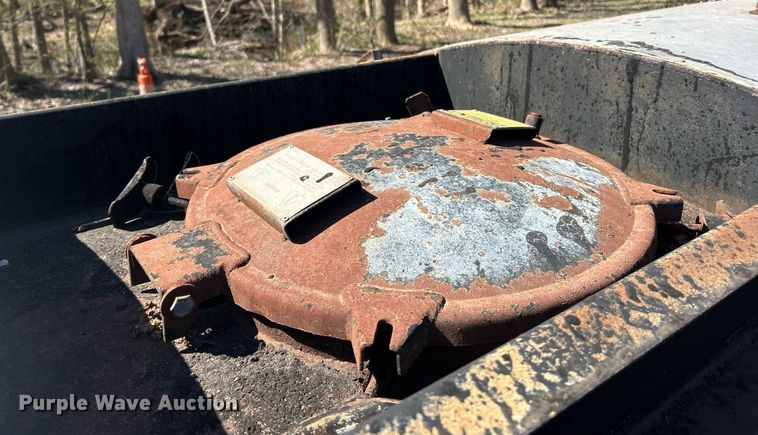 image for item EK2773 1999 Etnyre Maintenance Unit oil distributor trailer