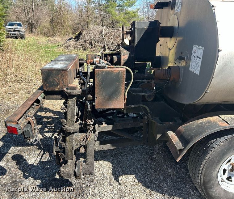 image for item EK2773 1999 Etnyre Maintenance Unit oil distributor trailer