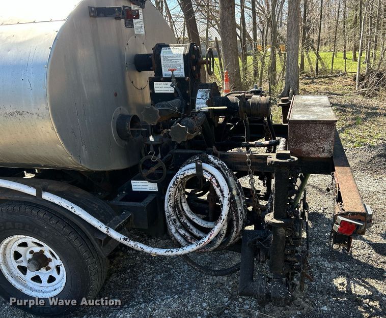 image for item EK2773 1999 Etnyre Maintenance Unit oil distributor trailer