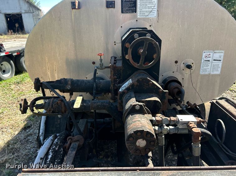 image for item EK2773 1999 Etnyre Maintenance Unit oil distributor trailer