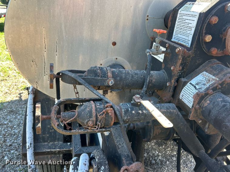 image for item EK2773 1999 Etnyre Maintenance Unit oil distributor trailer