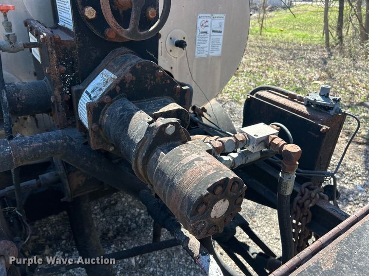 image for item EK2773 1999 Etnyre Maintenance Unit oil distributor trailer