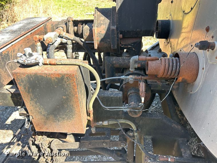 image for item EK2773 1999 Etnyre Maintenance Unit oil distributor trailer