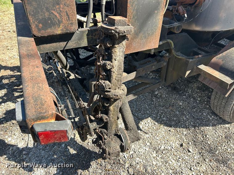 image for item EK2773 1999 Etnyre Maintenance Unit oil distributor trailer