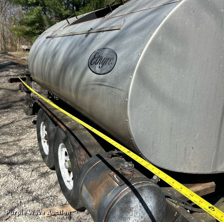 image for item EK2773 1999 Etnyre Maintenance Unit oil distributor trailer