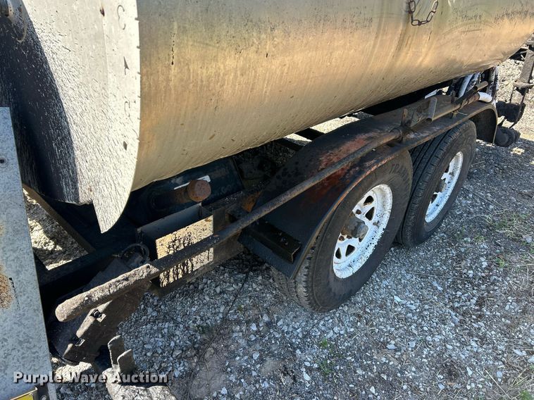 image for item EK2773 1999 Etnyre Maintenance Unit oil distributor trailer