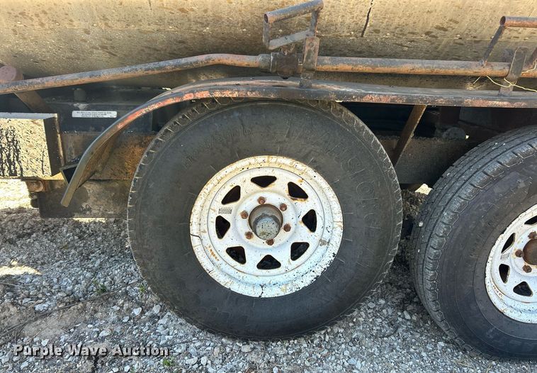 image for item EK2773 1999 Etnyre Maintenance Unit oil distributor trailer