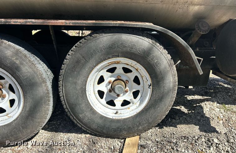 image for item EK2773 1999 Etnyre Maintenance Unit oil distributor trailer