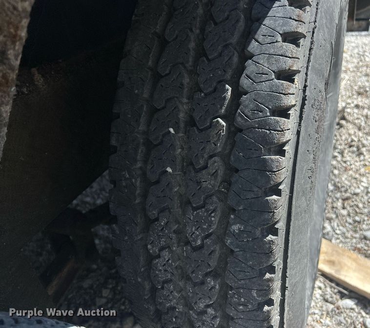 image for item EK2773 1999 Etnyre Maintenance Unit oil distributor trailer