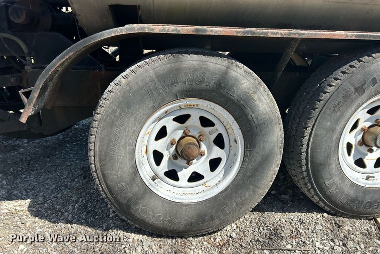 image for item EK2773 1999 Etnyre Maintenance Unit oil distributor trailer