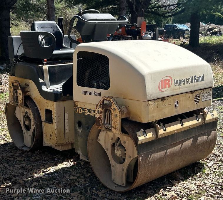 image for item EK2776 2001 Ingersoll Rand DD34HF double drum vibratory roller