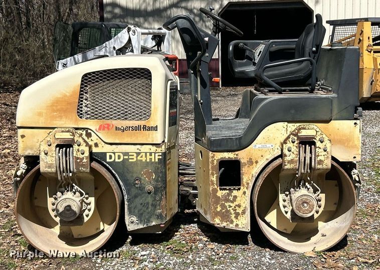 image for item EK2776 2001 Ingersoll Rand DD34HF double drum vibratory roller