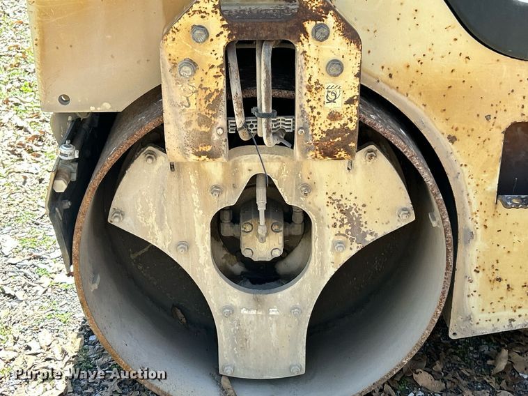 image for item EK2776 2001 Ingersoll Rand DD34HF double drum vibratory roller