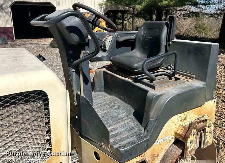 image for item EK2776 2001 Ingersoll Rand DD34HF double drum vibratory roller