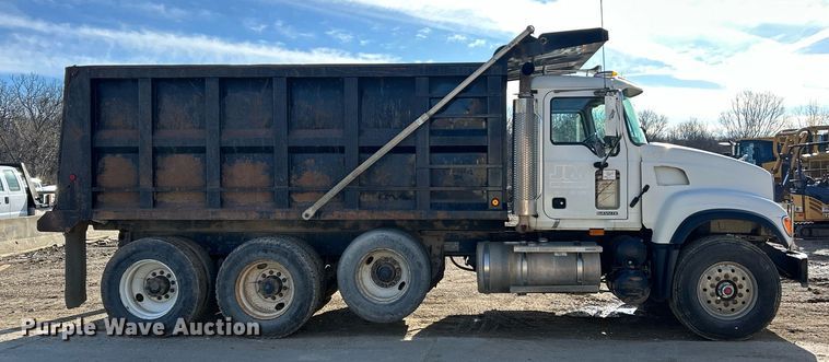 image for item EK2789 2006 Mack Granite dump truck