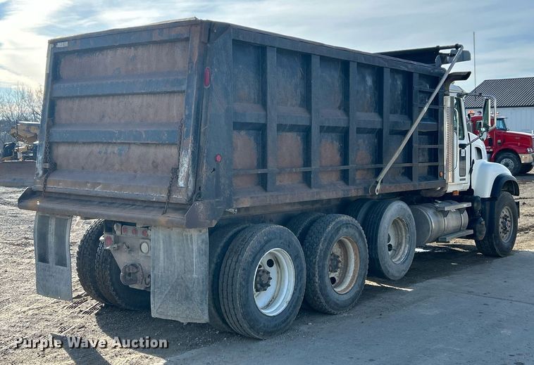 image for item EK2789 2006 Mack Granite dump truck