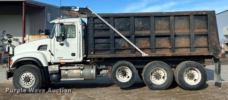 image for item EK2789 2006 Mack Granite dump truck