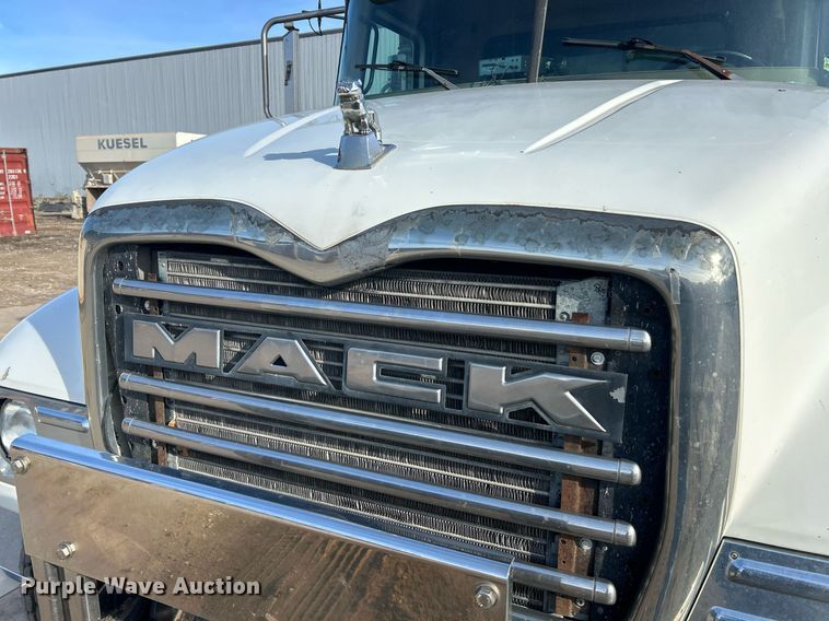 image for item EK2789 2006 Mack Granite dump truck