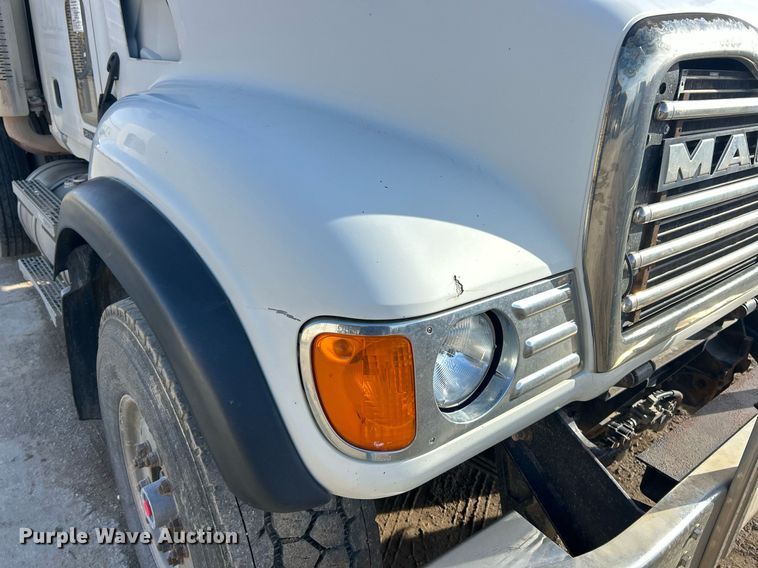 image for item EK2789 2006 Mack Granite dump truck