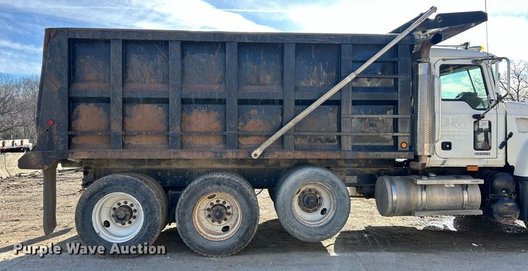 image for item EK2789 2006 Mack Granite dump truck