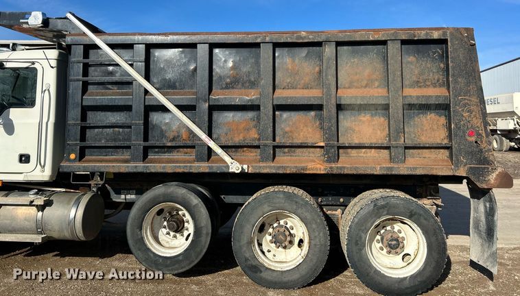 image for item EK2789 2006 Mack Granite dump truck