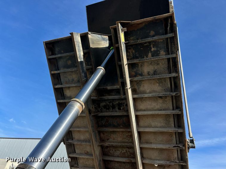 image for item EK2789 2006 Mack Granite dump truck