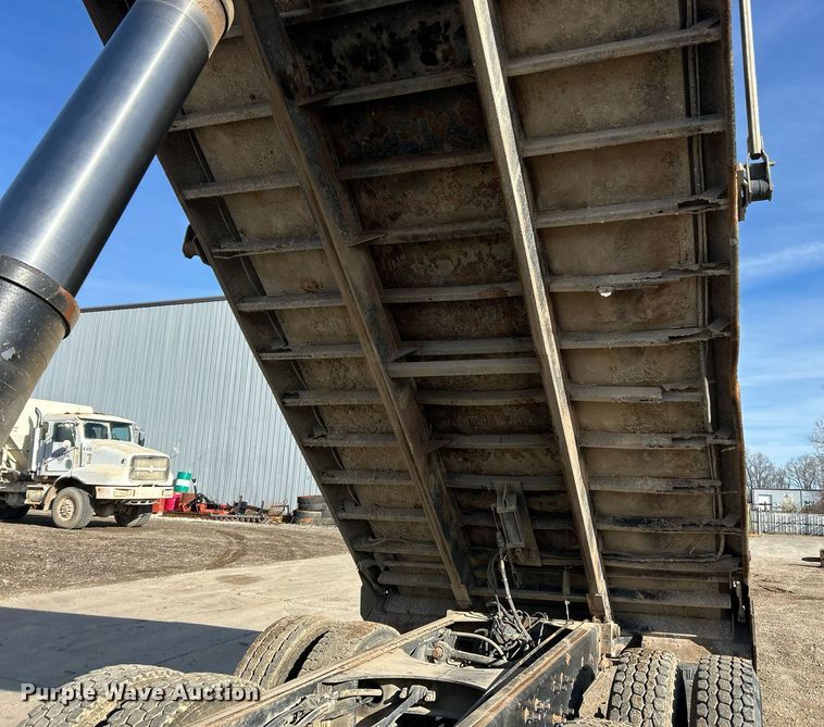 image for item EK2789 2006 Mack Granite dump truck