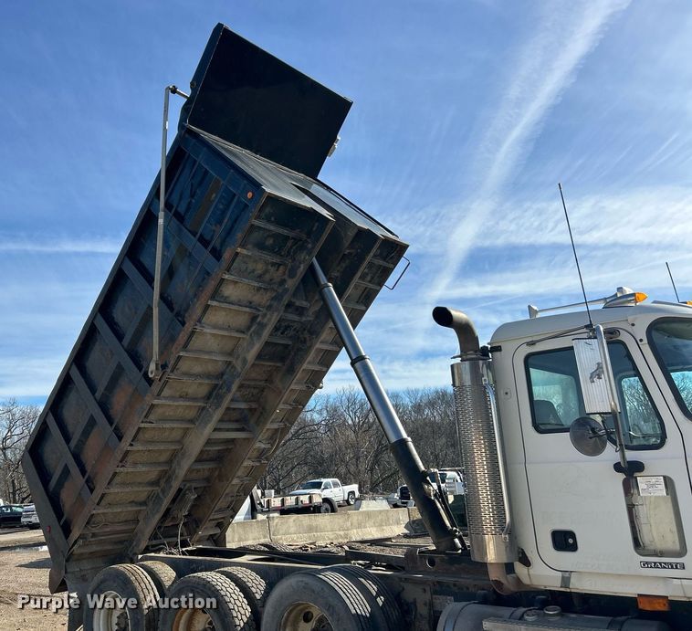 image for item EK2789 2006 Mack Granite dump truck