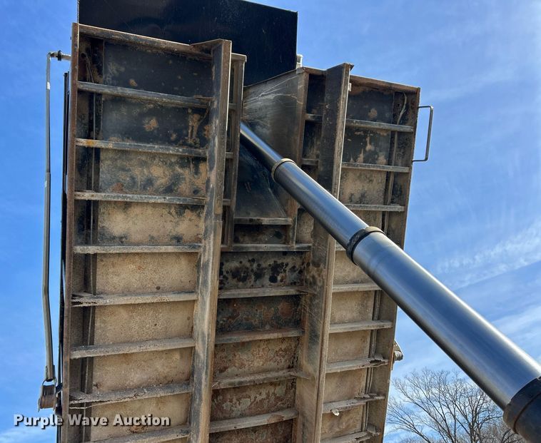 image for item EK2789 2006 Mack Granite dump truck