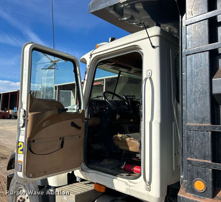 image for item EK2789 2006 Mack Granite dump truck