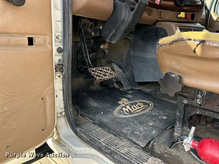 image for item EK2789 2006 Mack Granite dump truck