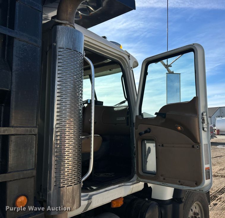 image for item EK2789 2006 Mack Granite dump truck