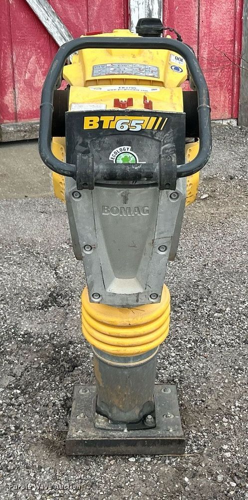 image for item EK2795 2019 Bomag BT65 plate compactor